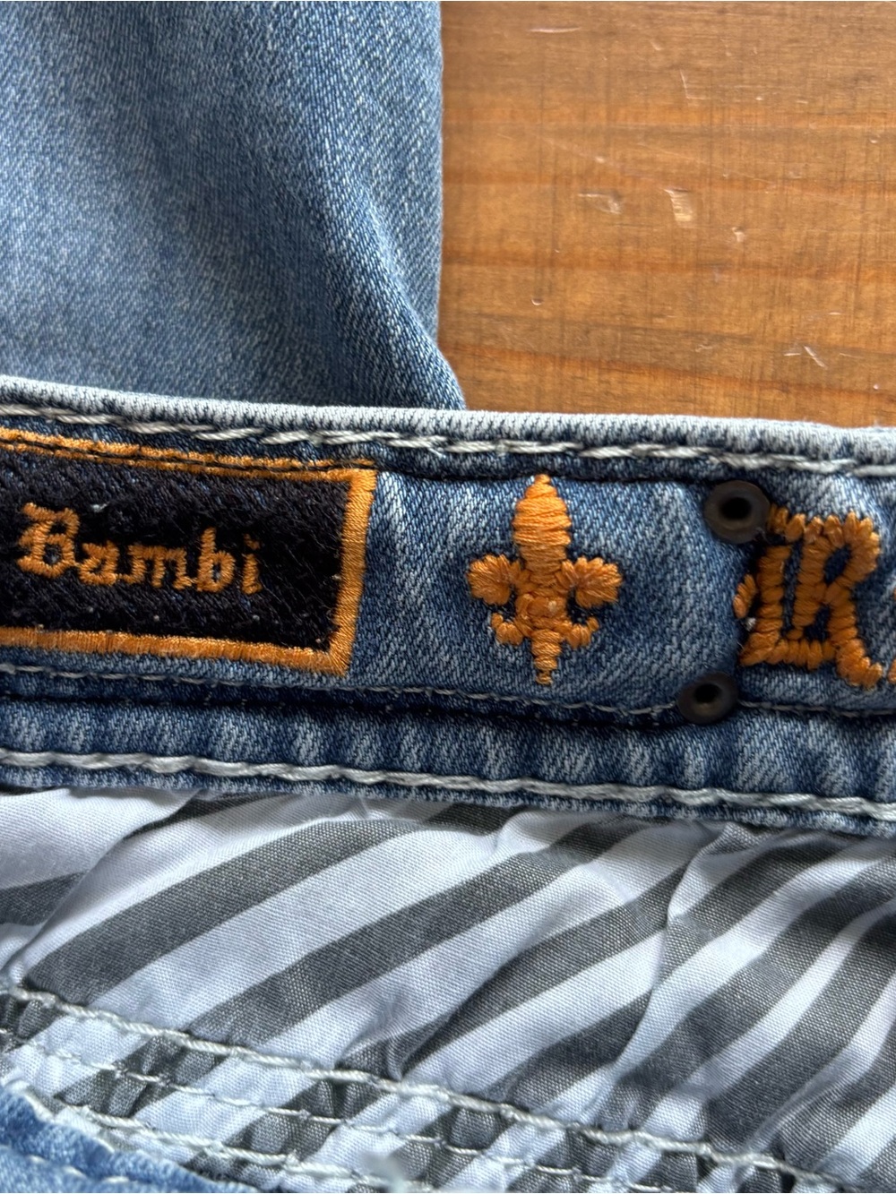 Rock Revival Bambi Cropped Capri Jeans-Embellished-Embroidered-Size 27-Y2K - Picture 4 of 12